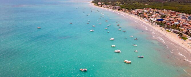 barcos na praia em Maragogi Alagoas